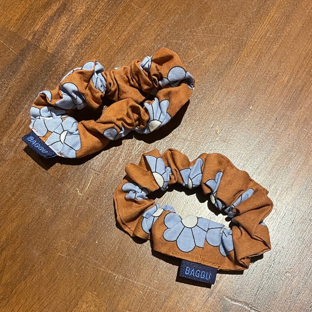 two matching baggu organic cotton small scrunchies